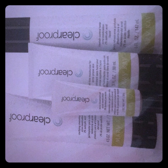 Mary Kay Clear Proof Acne System - Picture 1 of 3
